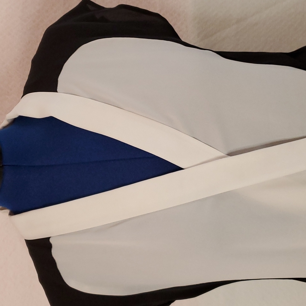 Women black and white color block sleeveless top - Picture 2 of 5